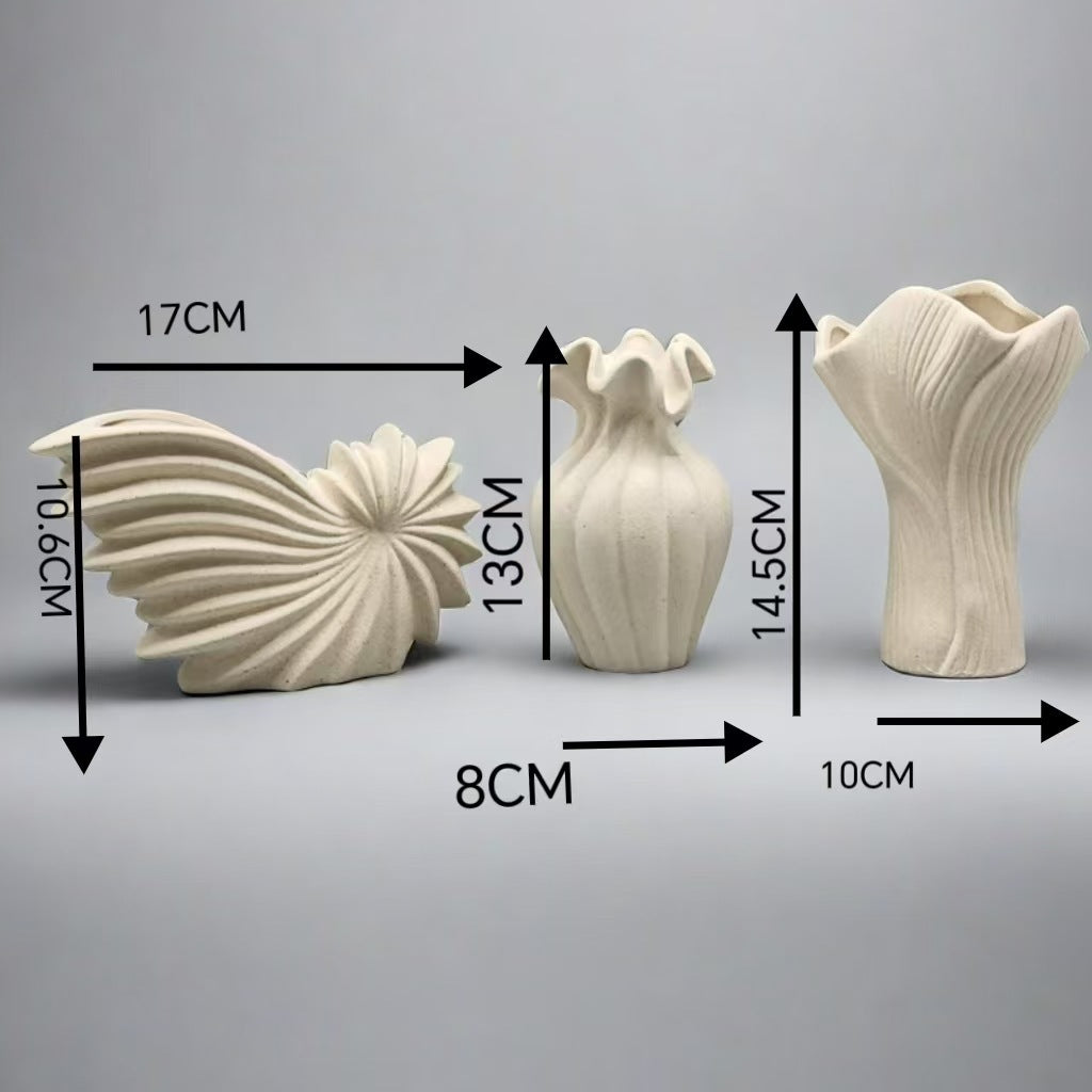 Kırık beyaz seramik vazo